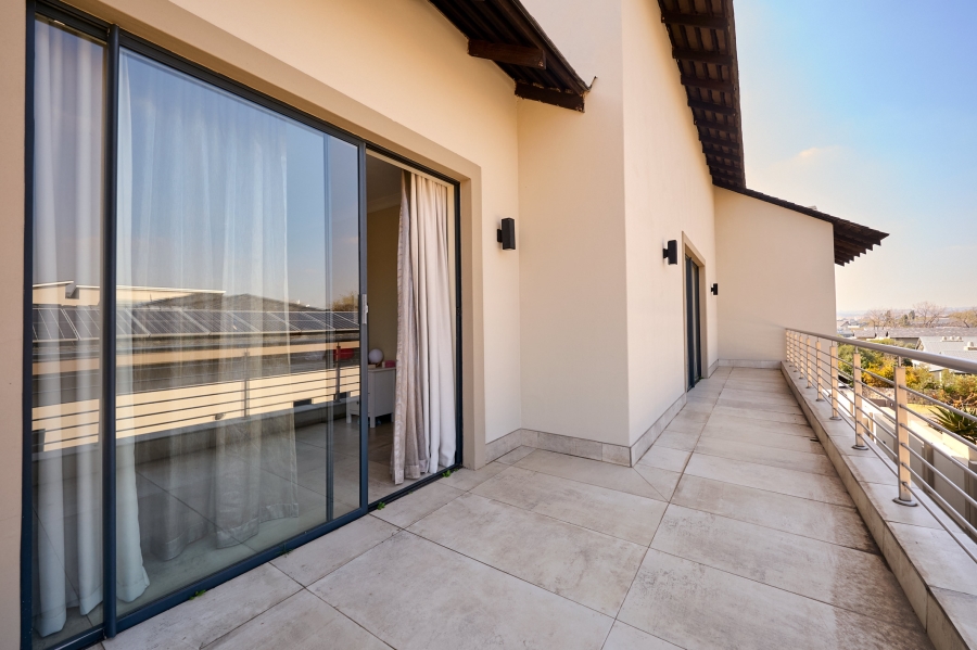 5 Bedroom Property for Sale in Waterfall Country Estate Gauteng