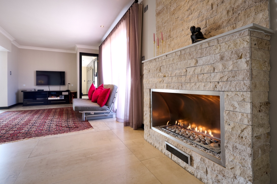 5 Bedroom Property for Sale in Waterfall Country Estate Gauteng