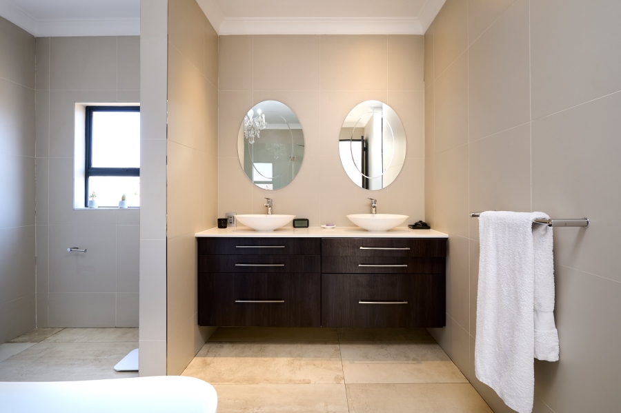5 Bedroom Property for Sale in Waterfall Country Estate Gauteng