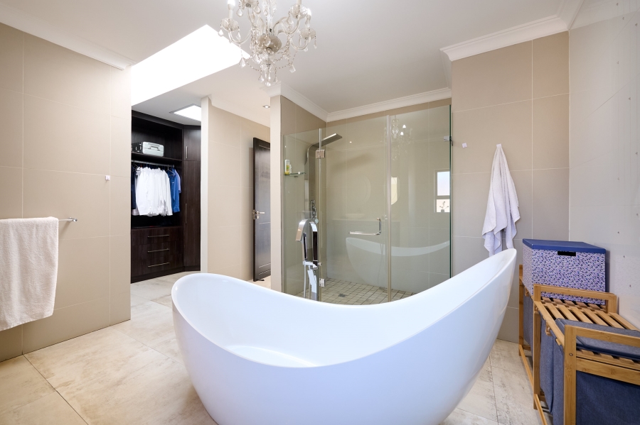 5 Bedroom Property for Sale in Waterfall Country Estate Gauteng