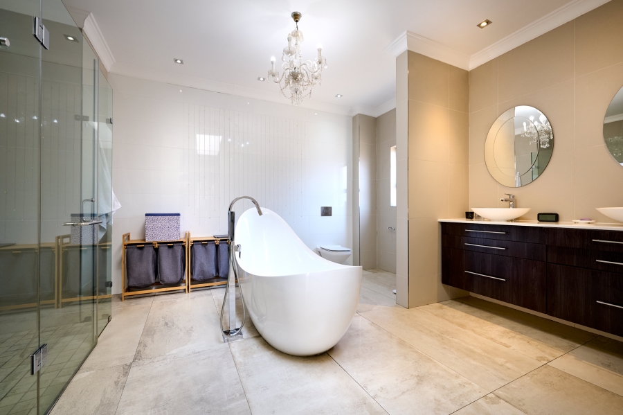 5 Bedroom Property for Sale in Waterfall Country Estate Gauteng