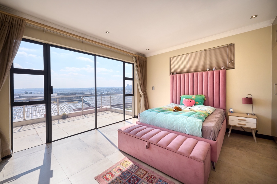 5 Bedroom Property for Sale in Waterfall Country Estate Gauteng