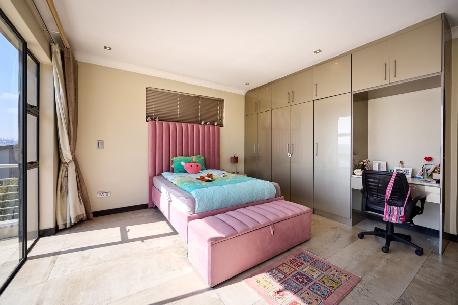 5 Bedroom Property for Sale in Waterfall Country Estate Gauteng