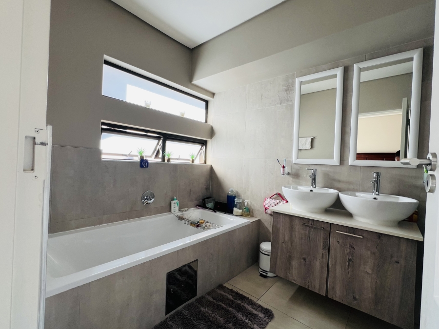 3 Bedroom Property for Sale in Annlin Gauteng