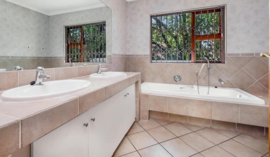 To Let 3 Bedroom Property for Rent in Hurlingham Manor Gauteng