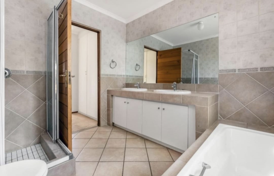 To Let 3 Bedroom Property for Rent in Hurlingham Manor Gauteng