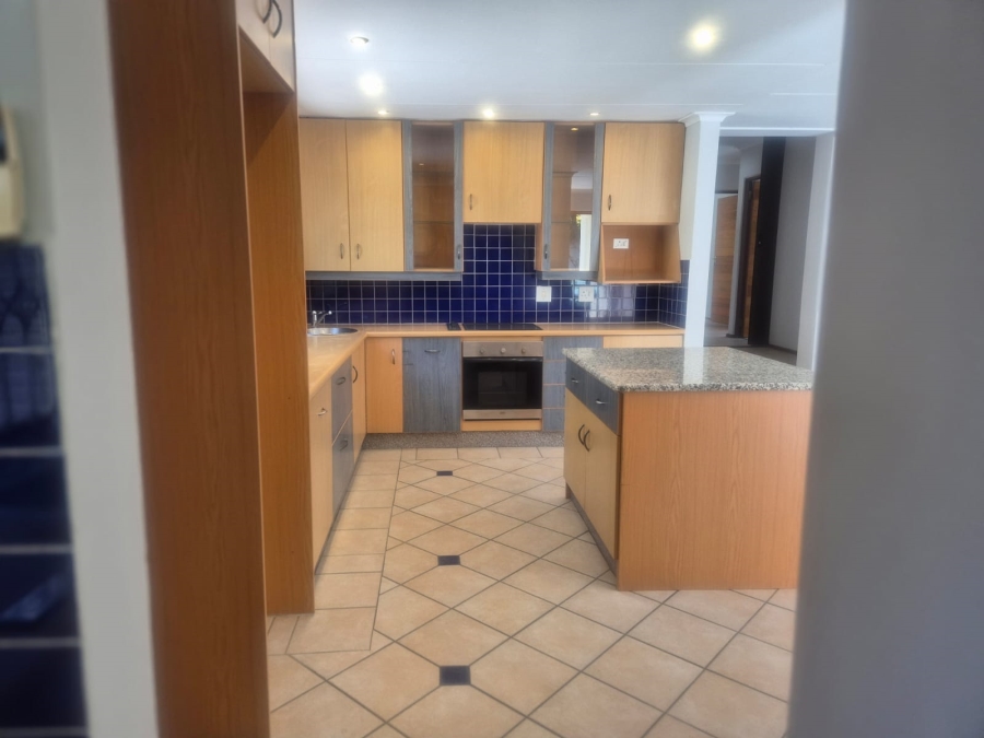 To Let 3 Bedroom Property for Rent in Hurlingham Manor Gauteng