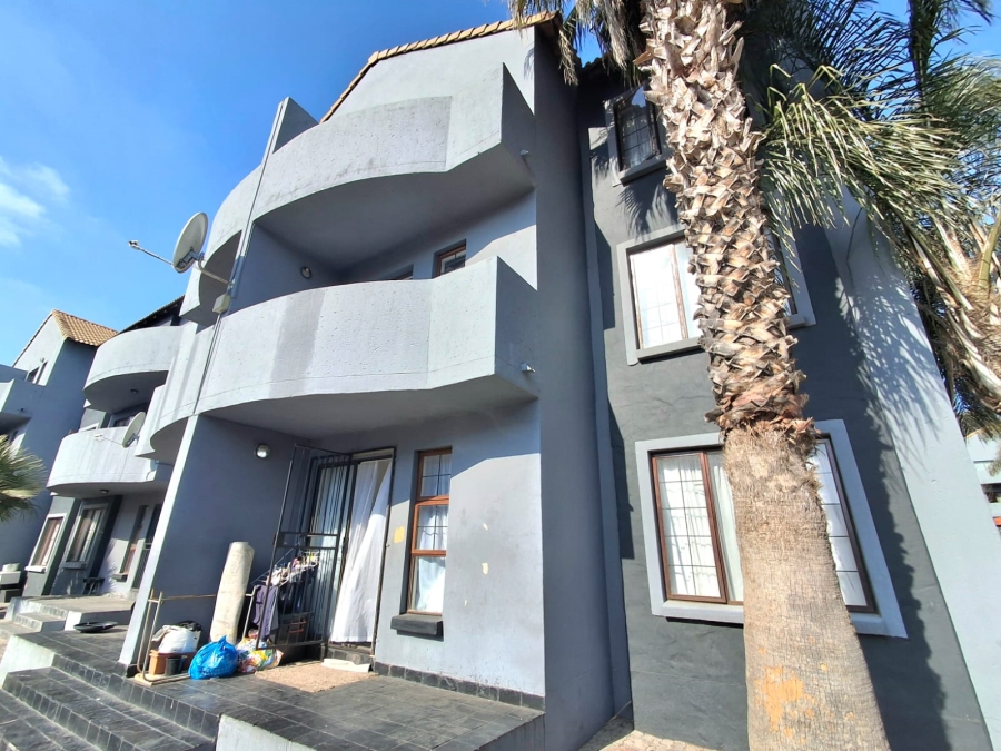 2 Bedroom Property for Sale in Erand Gardens Gauteng