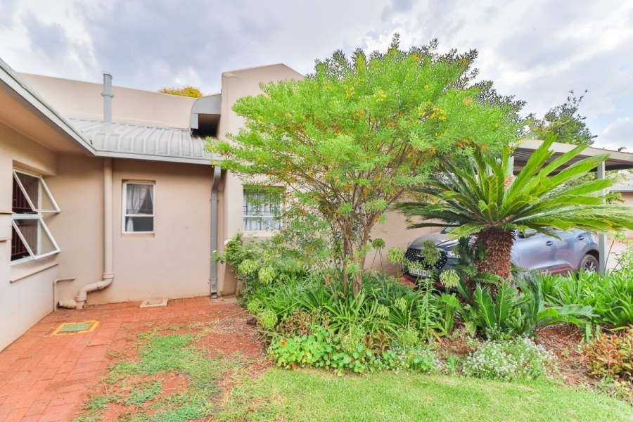 3 Bedroom Property for Sale in Die Hoewes Gauteng