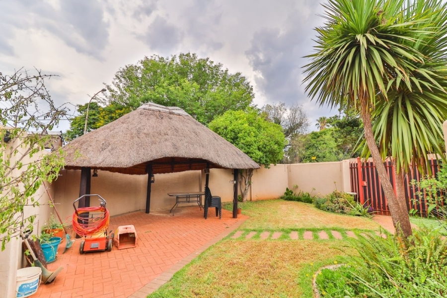 3 Bedroom Property for Sale in Die Hoewes Gauteng
