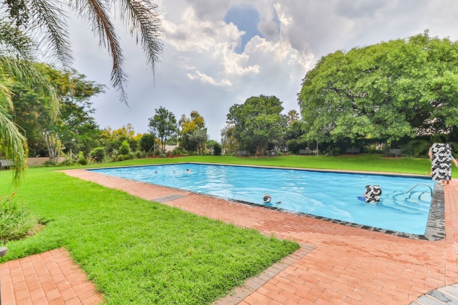 3 Bedroom Property for Sale in Die Hoewes Gauteng