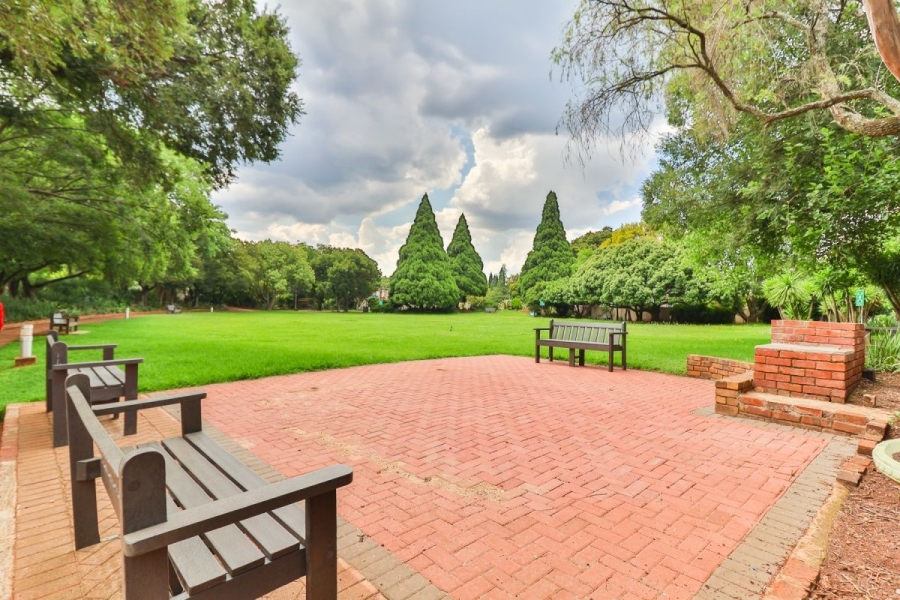 3 Bedroom Property for Sale in Die Hoewes Gauteng