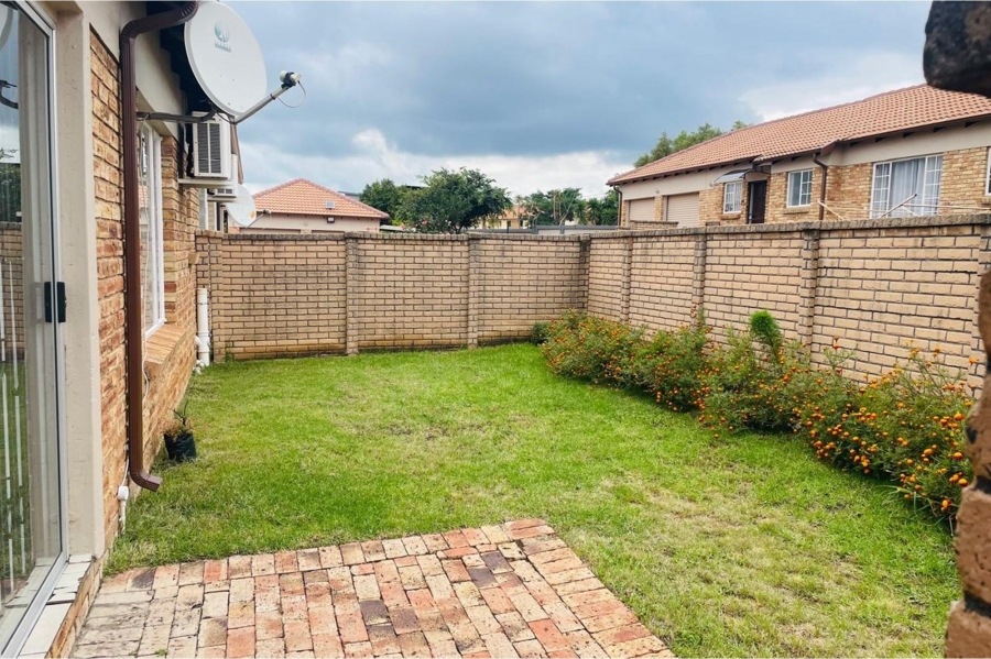 2 Bedroom Property for Sale in Kosmosdal Gauteng