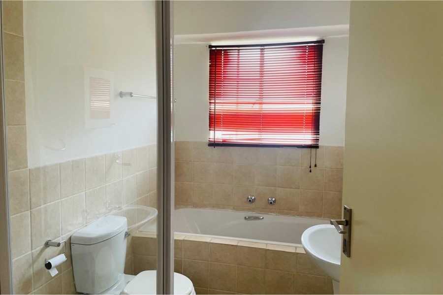2 Bedroom Property for Sale in Kosmosdal Gauteng