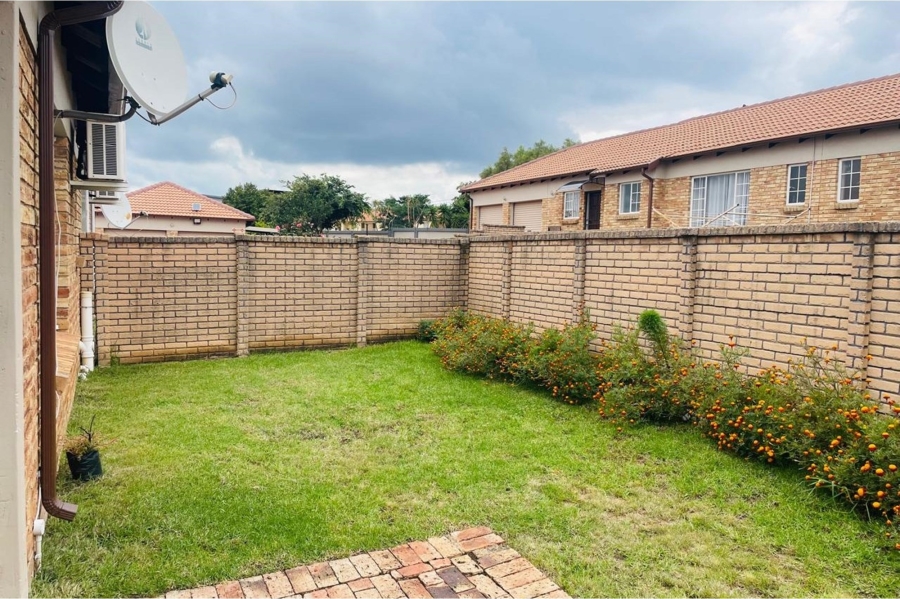 2 Bedroom Property for Sale in Kosmosdal Gauteng