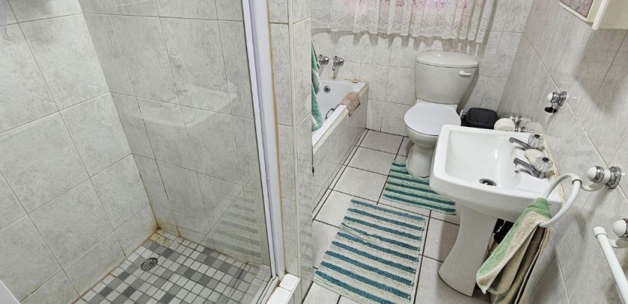 2 Bedroom Property for Sale in South Crest Gauteng
