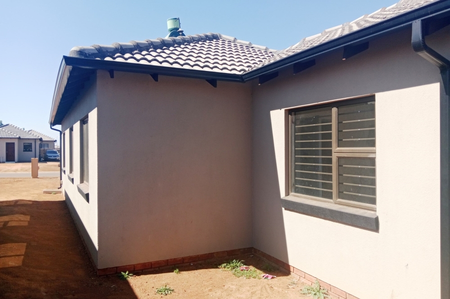 To Let 4 Bedroom Property for Rent in Soshanguve VV Gauteng