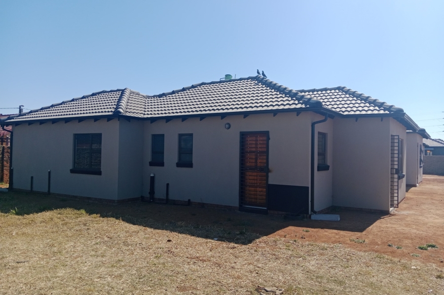 To Let 4 Bedroom Property for Rent in Soshanguve VV Gauteng