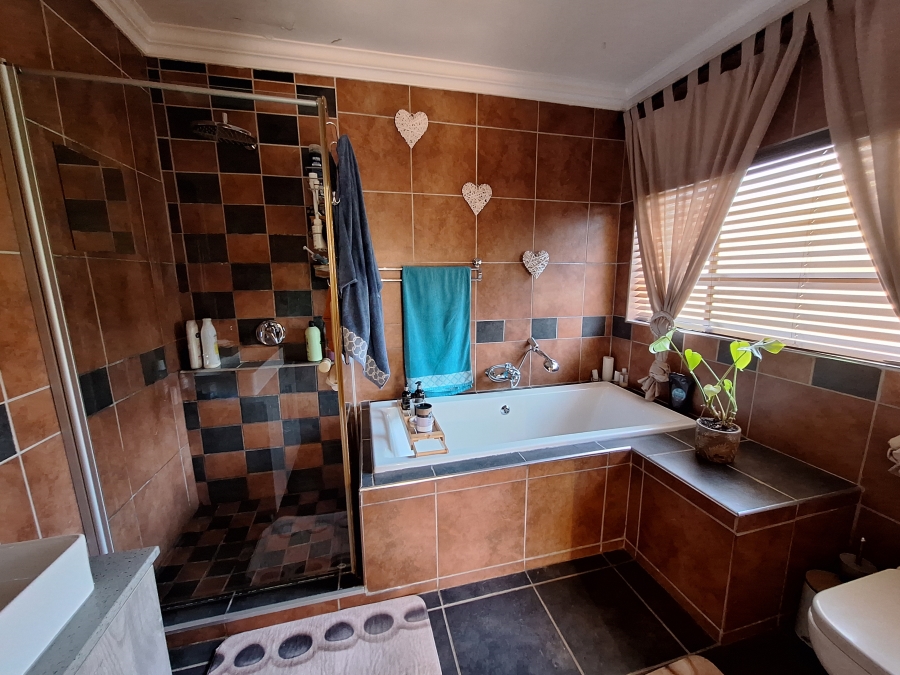 4 Bedroom Property for Sale in Kenmare Gauteng
