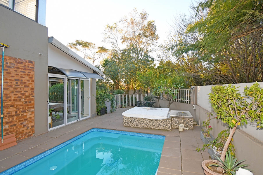 4 Bedroom Property for Sale in Greenstone Hill Gauteng