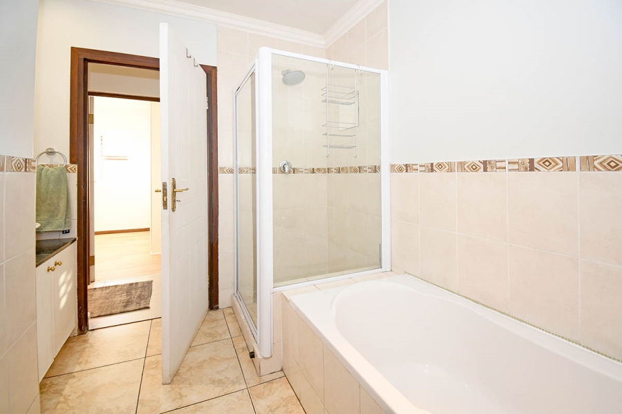 4 Bedroom Property for Sale in Greenstone Hill Gauteng