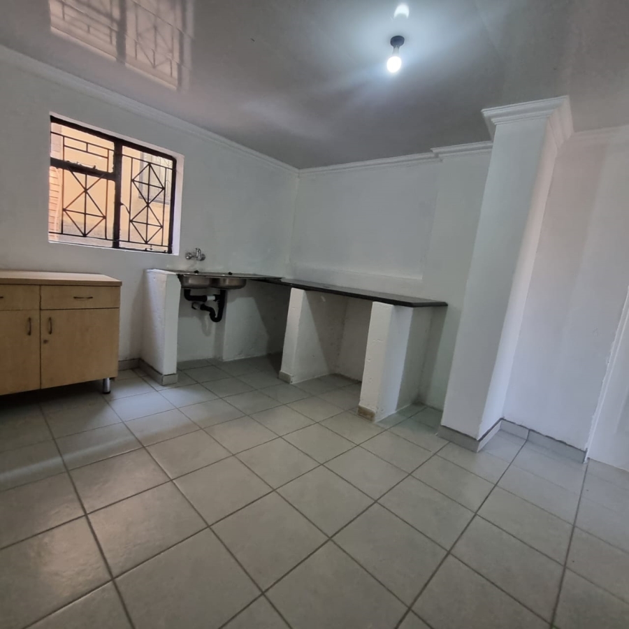 To Let 2 Bedroom Property for Rent in Danville Gauteng
