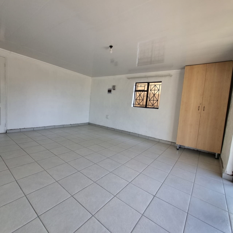 To Let 2 Bedroom Property for Rent in Danville Gauteng