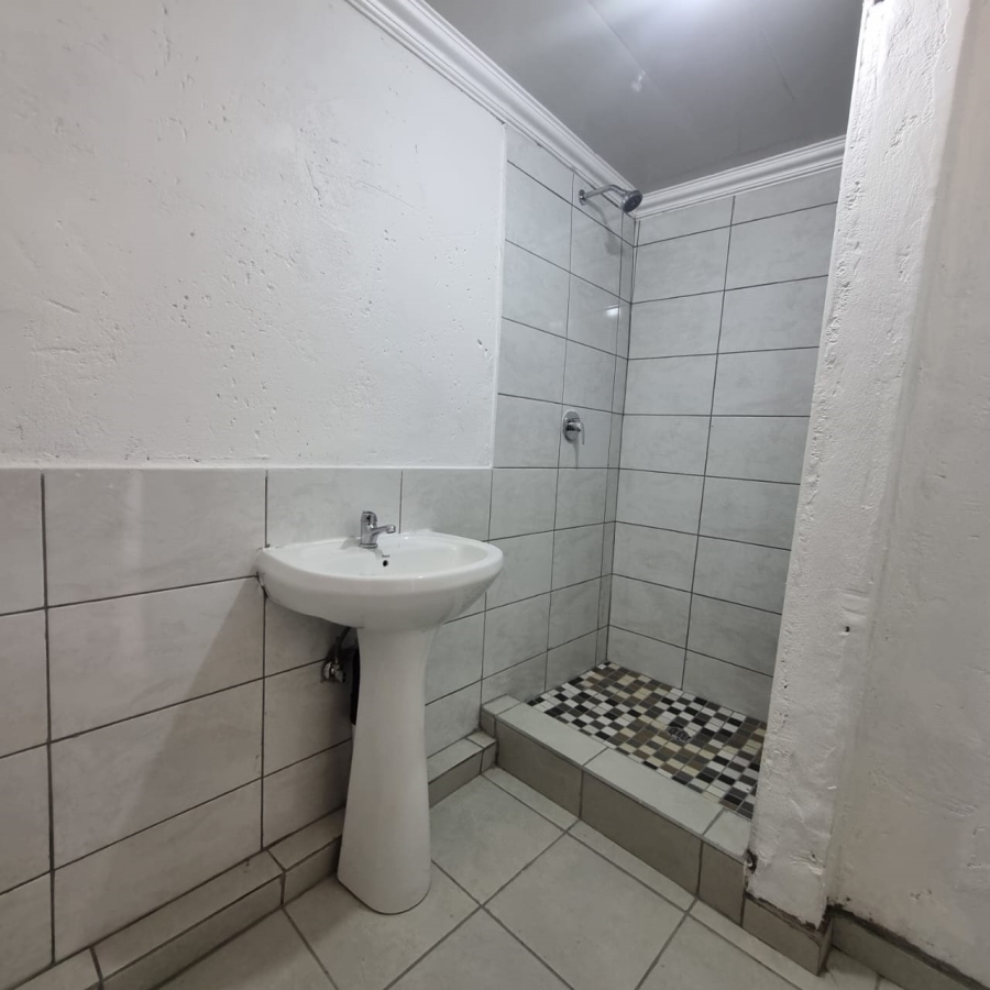 To Let 2 Bedroom Property for Rent in Danville Gauteng
