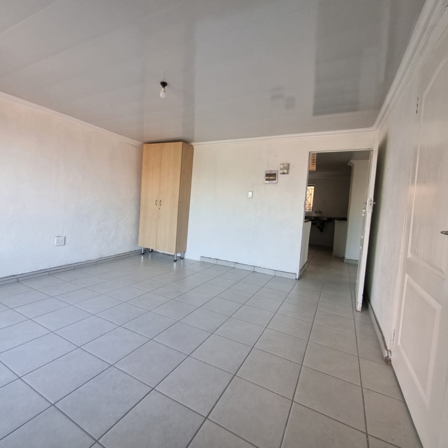 To Let 2 Bedroom Property for Rent in Danville Gauteng