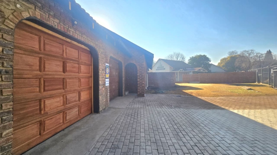 To Let 3 Bedroom Property for Rent in Wierda Park Gauteng