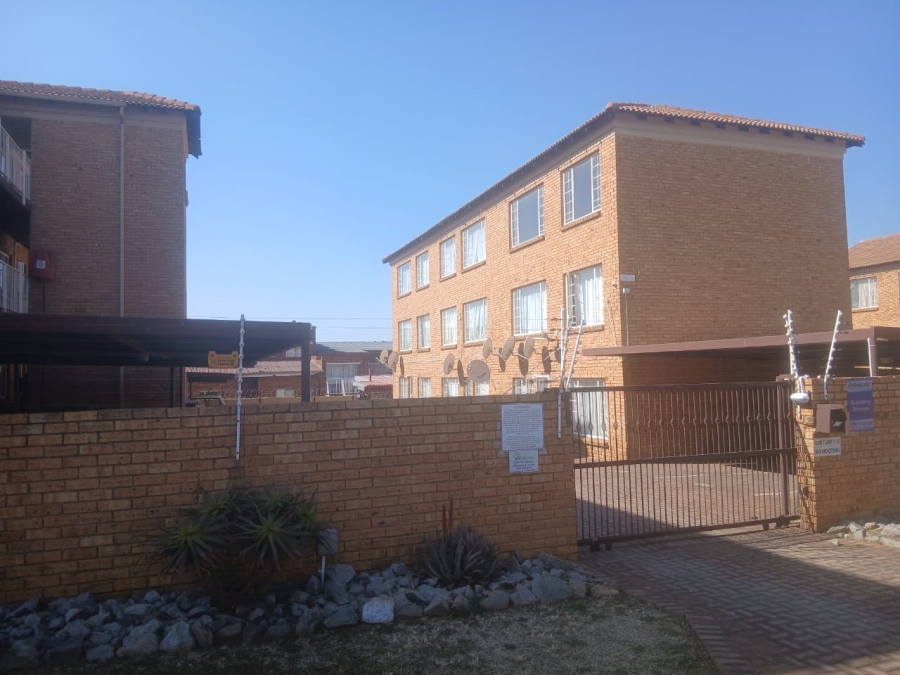 2 Bedroom Property for Sale in Kenmare Gauteng
