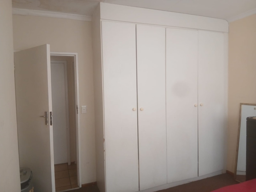 2 Bedroom Property for Sale in Kenmare Gauteng