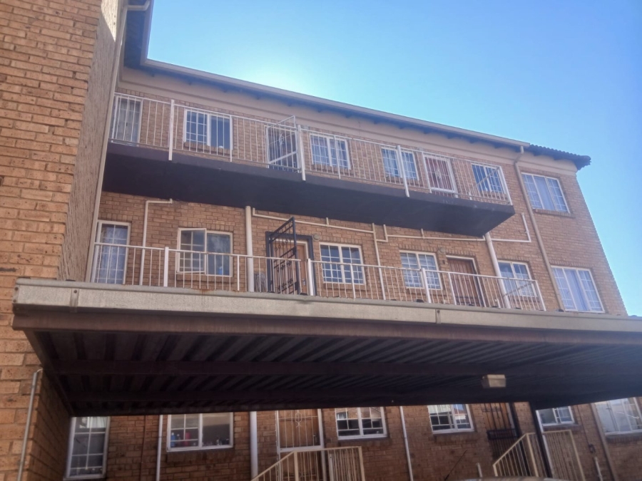 2 Bedroom Property for Sale in Kenmare Gauteng