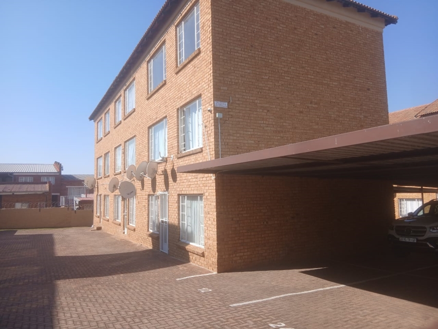 2 Bedroom Property for Sale in Kenmare Gauteng