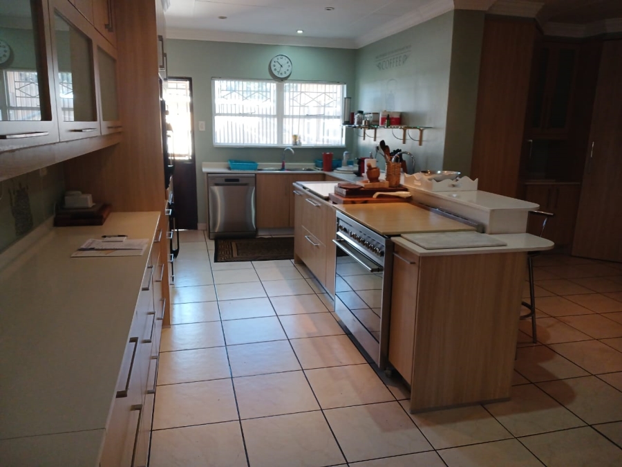 6 Bedroom Property for Sale in Greenhills Gauteng