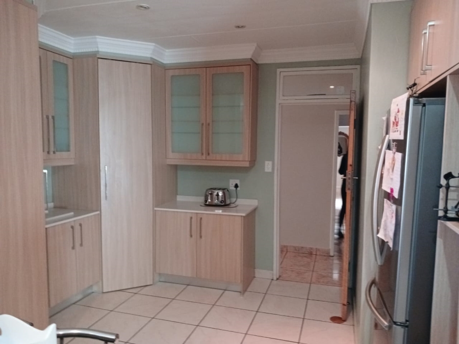 6 Bedroom Property for Sale in Greenhills Gauteng