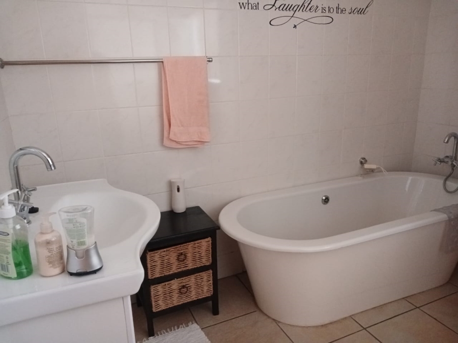 6 Bedroom Property for Sale in Greenhills Gauteng