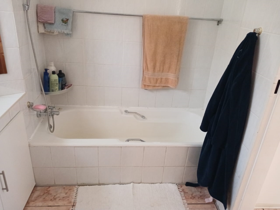 6 Bedroom Property for Sale in Greenhills Gauteng