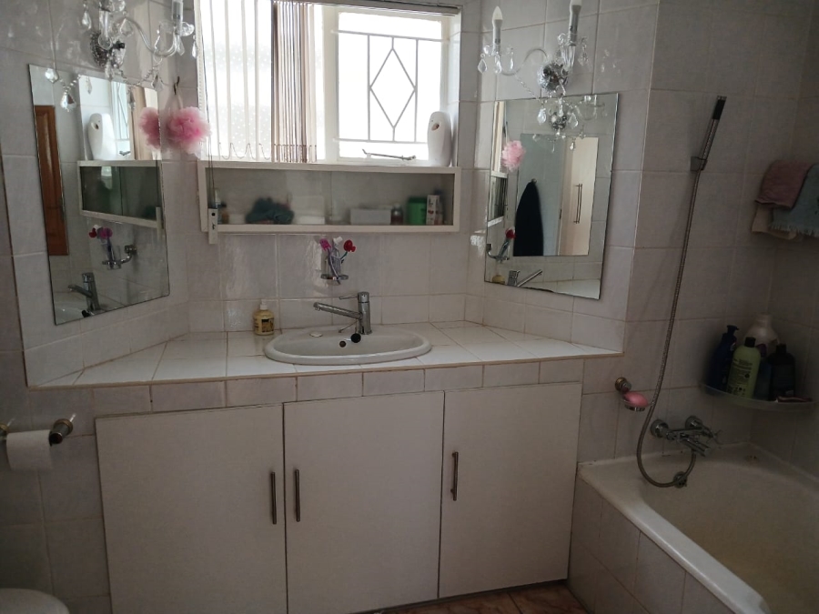 6 Bedroom Property for Sale in Greenhills Gauteng