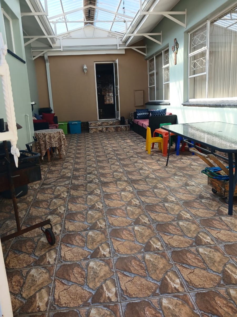 6 Bedroom Property for Sale in Greenhills Gauteng