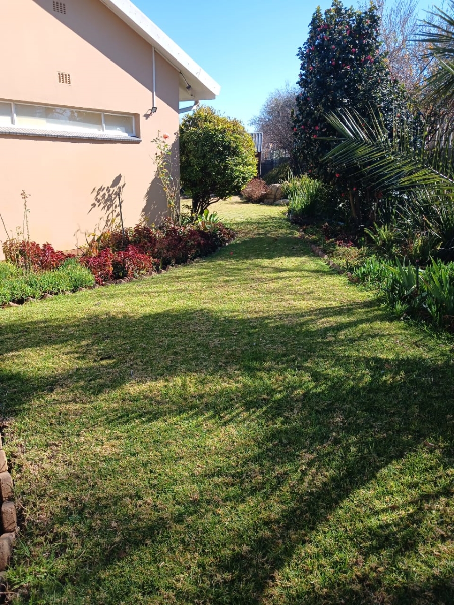 6 Bedroom Property for Sale in Greenhills Gauteng