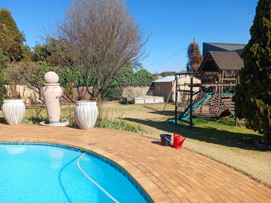 6 Bedroom Property for Sale in Greenhills Gauteng