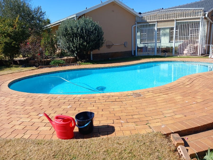 6 Bedroom Property for Sale in Greenhills Gauteng