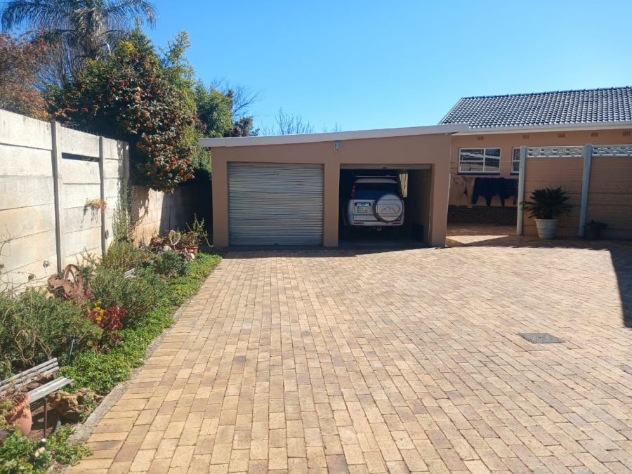 6 Bedroom Property for Sale in Greenhills Gauteng
