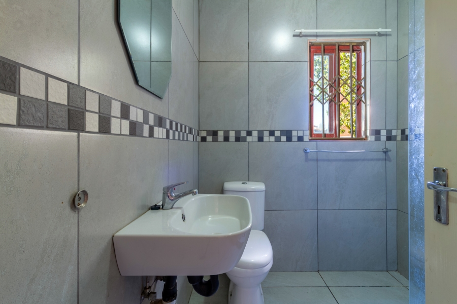 2 Bedroom Property for Sale in Honeydew Grove Gauteng