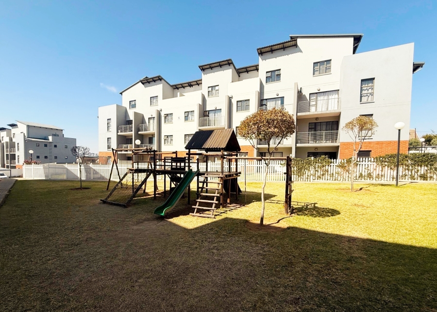 To Let 2 Bedroom Property for Rent in Barbeque Downs Gauteng