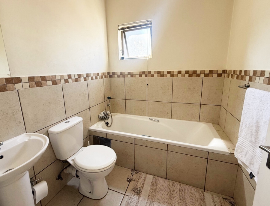 To Let 2 Bedroom Property for Rent in Barbeque Downs Gauteng