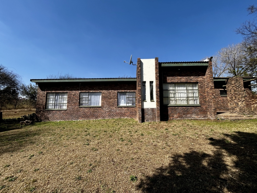 5 Bedroom Property for Sale in Mnandi Gauteng