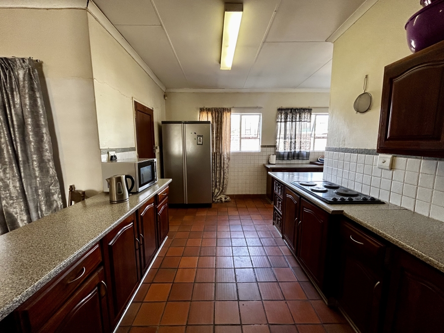 5 Bedroom Property for Sale in Mnandi Gauteng