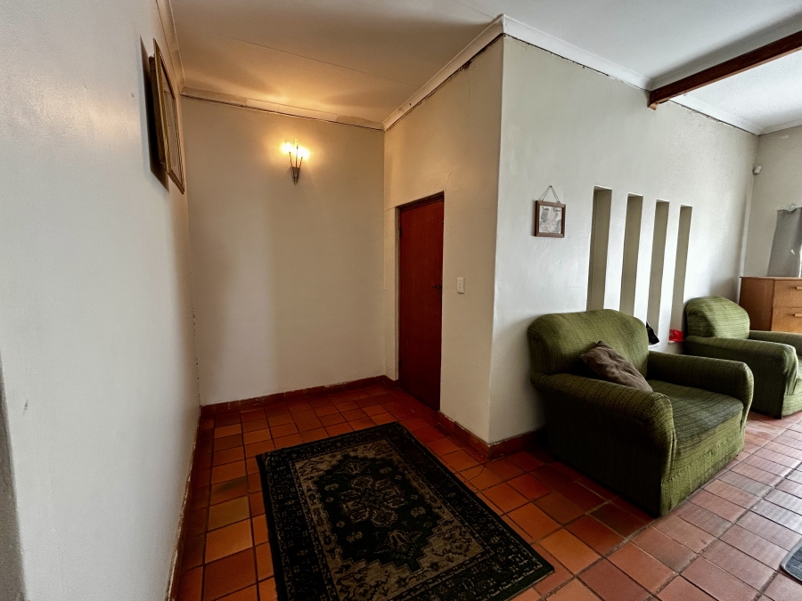 5 Bedroom Property for Sale in Mnandi Gauteng